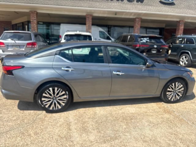 Used 2023 Nissan Altima 2.5 SV FWD image 6