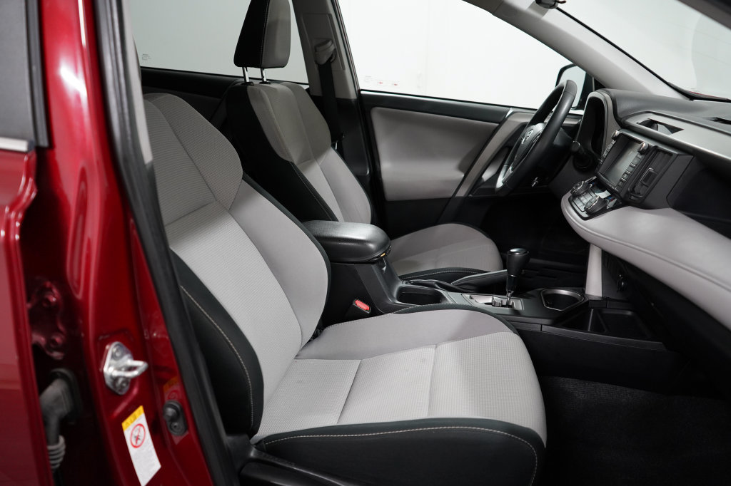 Used 2018 Toyota RAV4 XLE AWD/4WD image 24