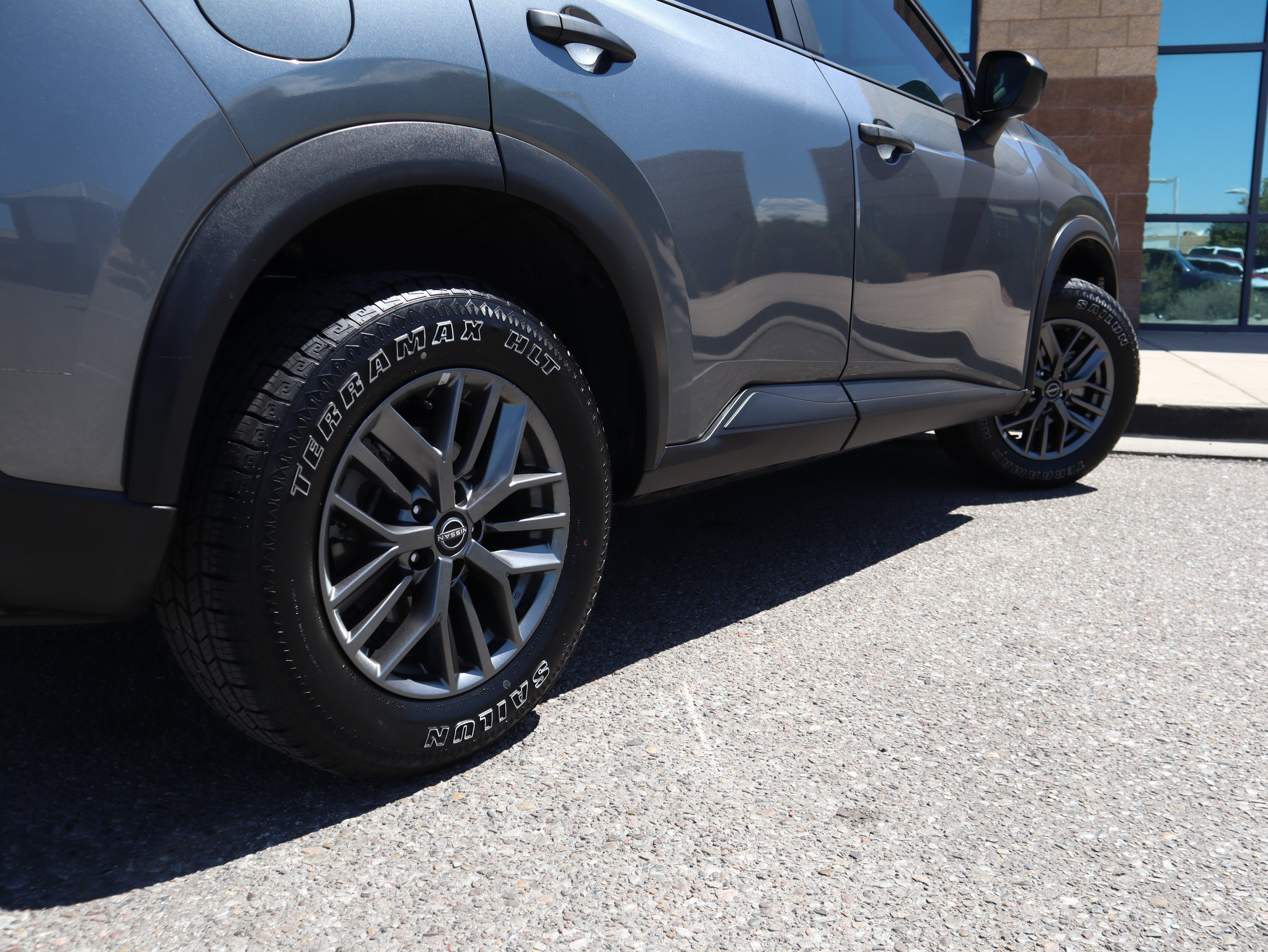 Used 2023 Nissan Rogue S AWD/4WD image 11