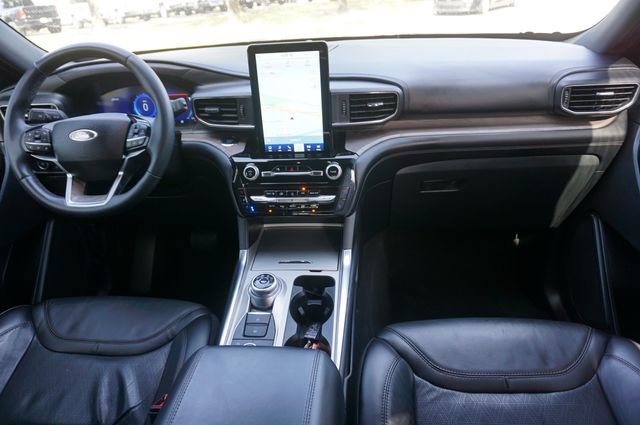 Certified 2023 Ford Explorer Platinum w/ Technology Package AWD/4WD image 6