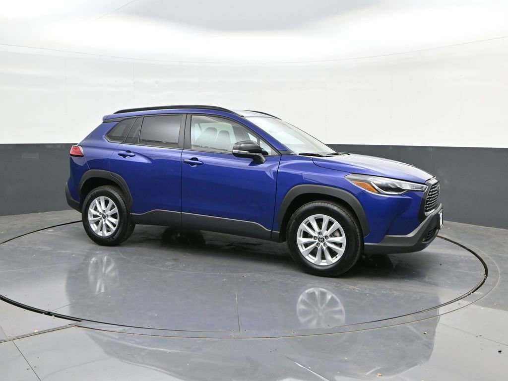 Used 2025 Toyota Corolla Cross LE image 16