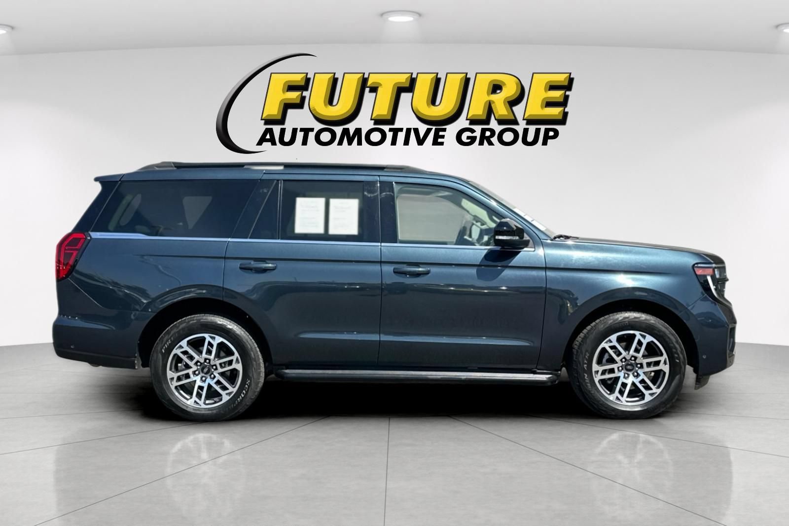 Certified 2025 Ford Expedition Active AWD/4WD image 2
