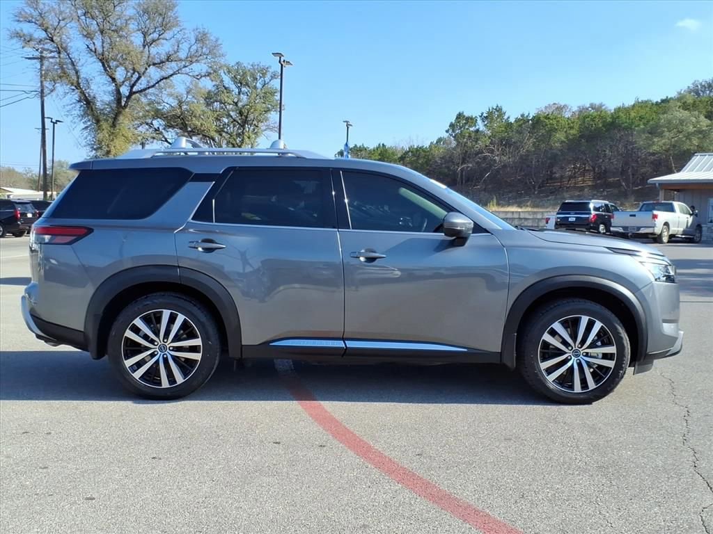 Used 2023 Nissan Pathfinder Platinum image 4