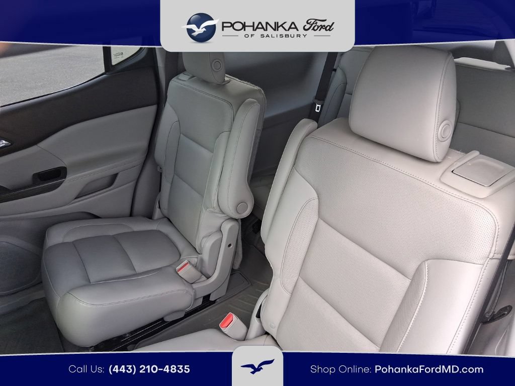 Used 2017 GMC Acadia SLT AWD/4WD image 9