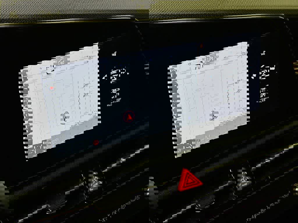 Used 2024 Kia Niro EX Touring image 27