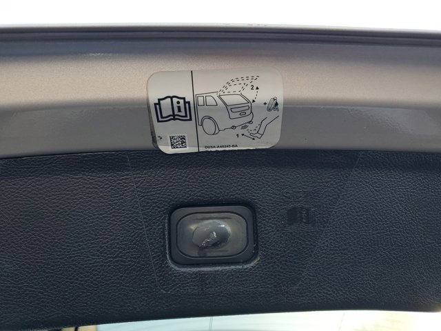 Certified 2018 Ford Edge Titanium image 9