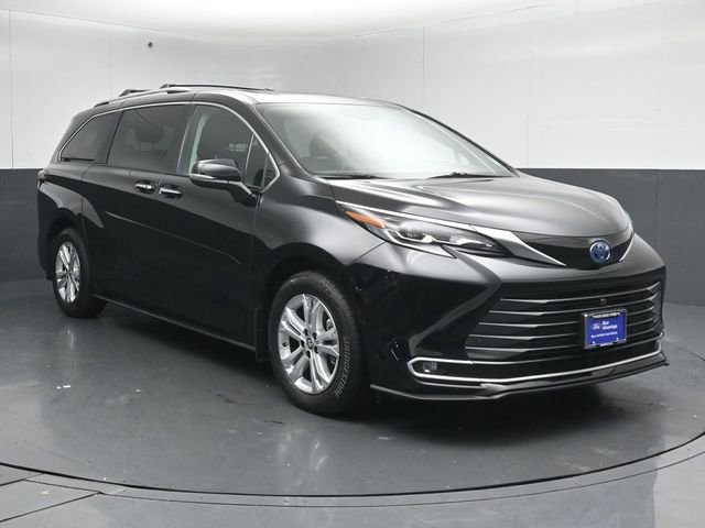 Used 2024 Toyota Sienna Platinum AWD/4WD image 1