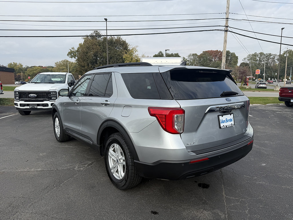 Certified 2023 Ford Explorer XLT AWD/4WD image 3