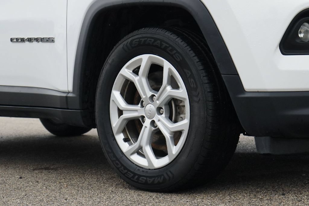 Used 2024 Jeep Compass Latitude AWD/4WD image 28