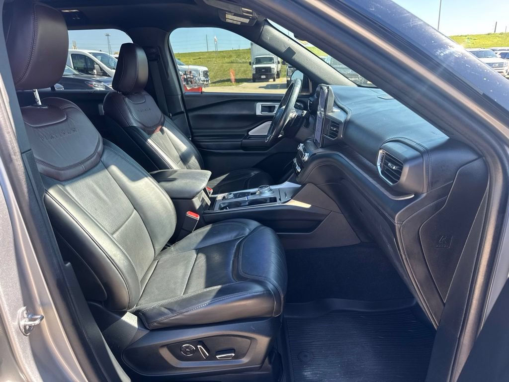 Certified 2020 Ford Explorer Platinum w/ Premium Technology Package AWD/4WD image 5