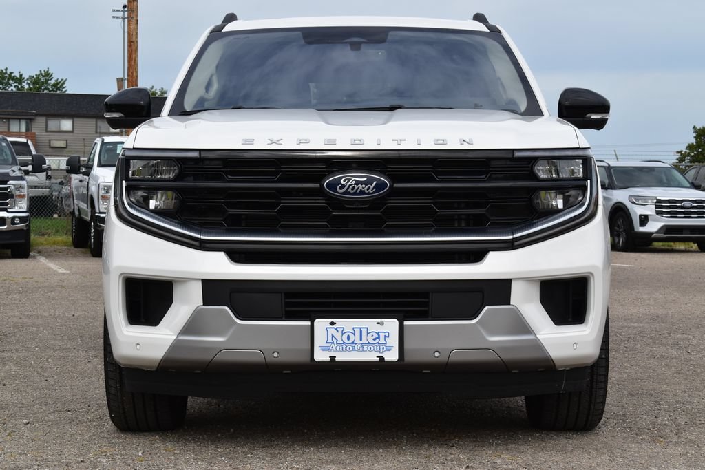 Certified 2025 Ford Expedition Max Platinum w/ Driver's Package AWD/4WD image 2