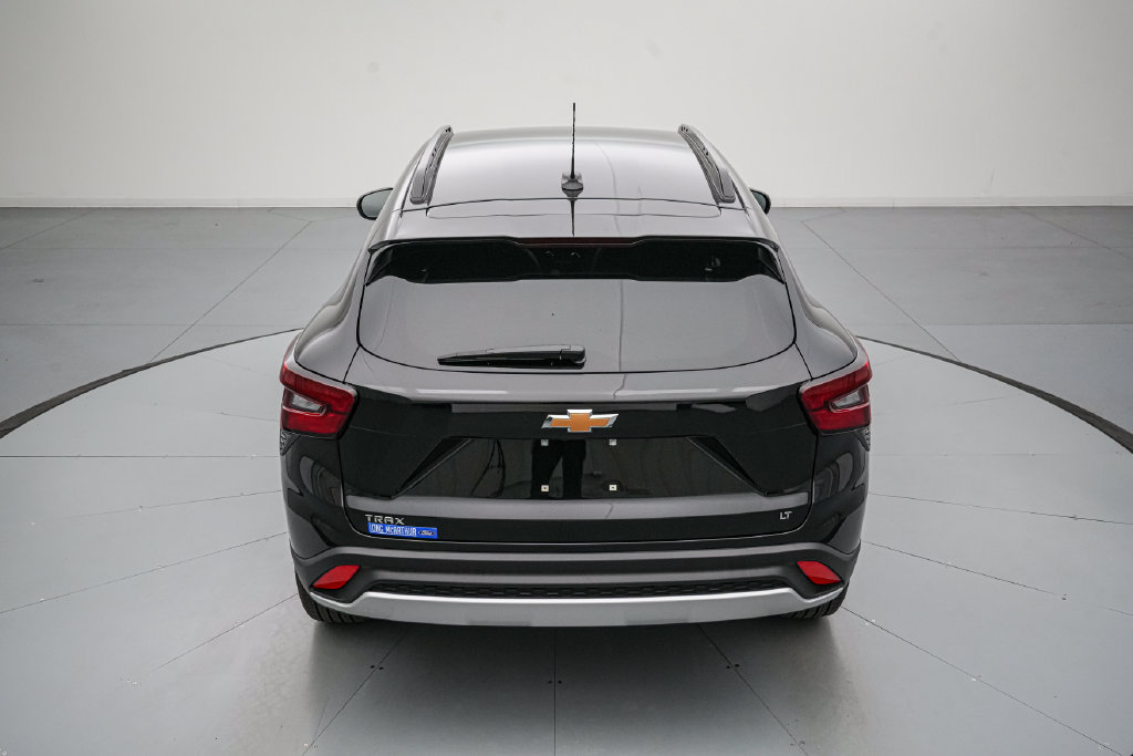 Used 2026 Chevrolet Trax LT FWD image 5