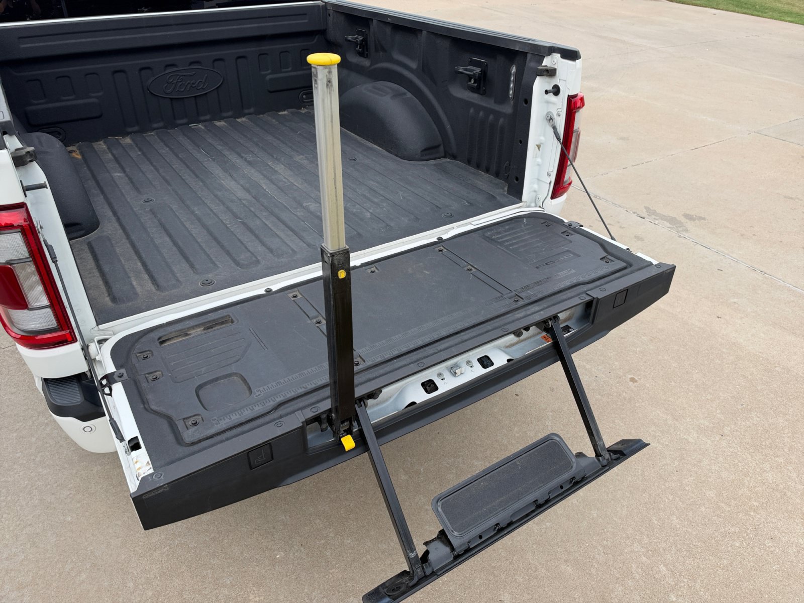 Certified 2023 Ford F150 Lariat w/ Equipment Group 502A High AWD/4WD image 17
