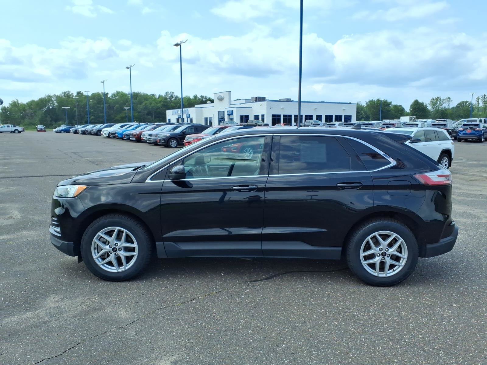 Certified 2024 Ford Edge SEL AWD/4WD image 2