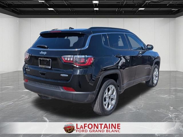 Used 2025 Jeep Compass Latitude w/ Sun & Sound Group AWD/4WD image 5
