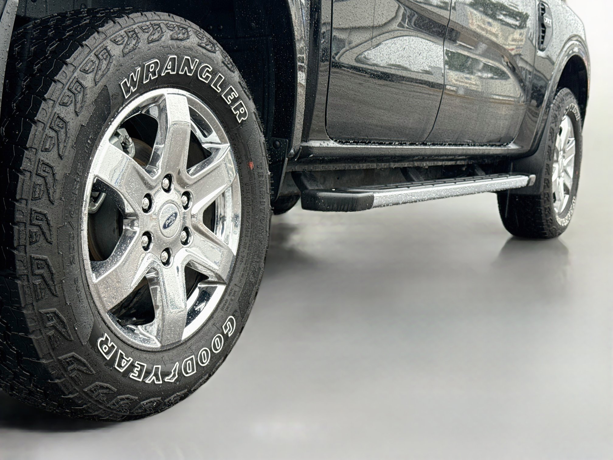 Certified 2024 Ford Ranger XLT w/ FX4 Off-Road Package AWD/4WD image 9