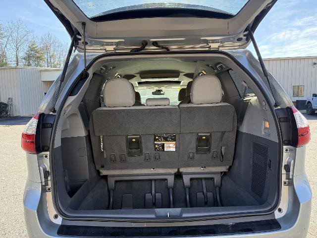 Used 2020 Toyota Sienna XLE Premium image 18