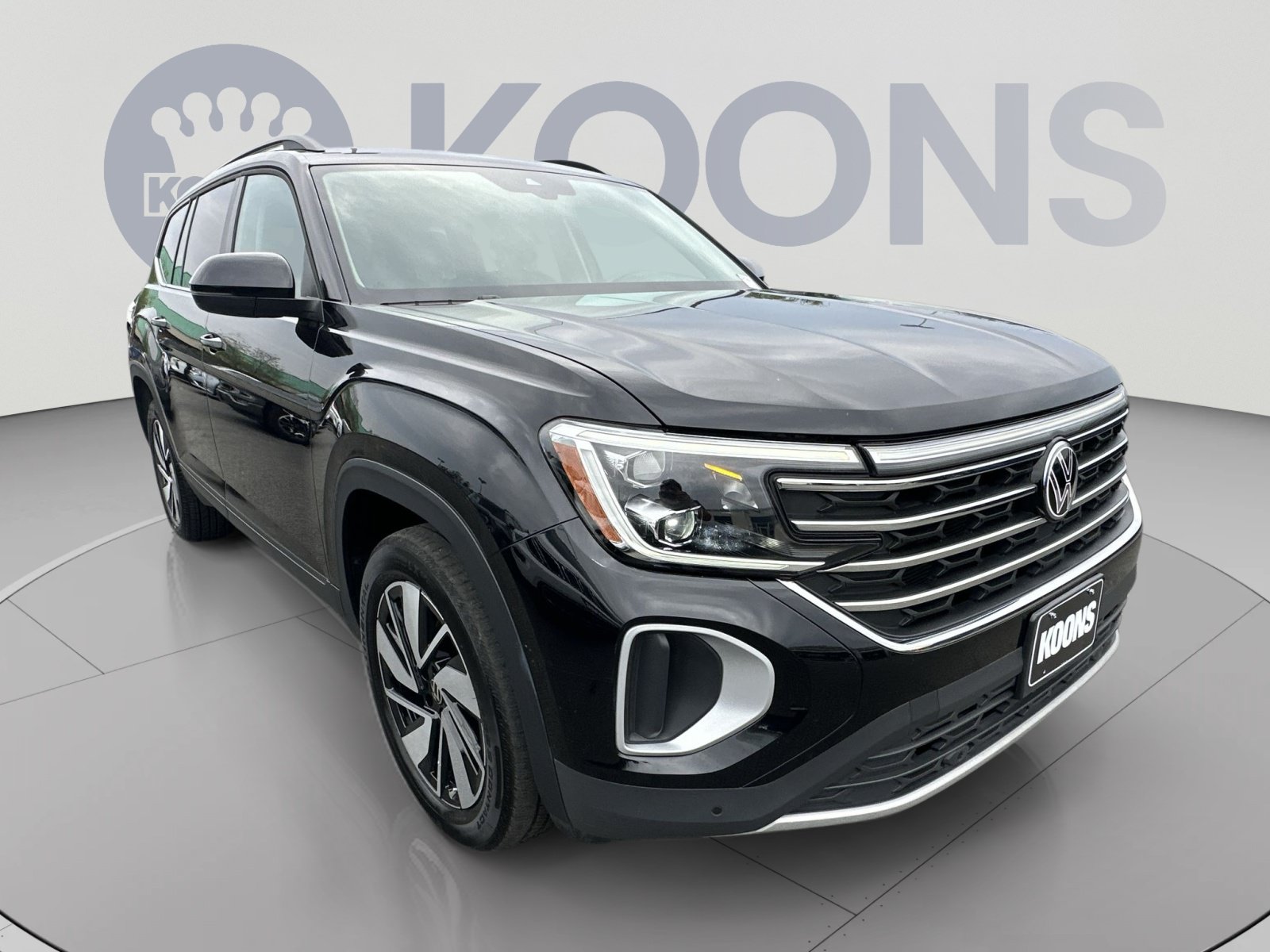 Used 2025 Volkswagen Atlas SE AWD/4WD image 2
