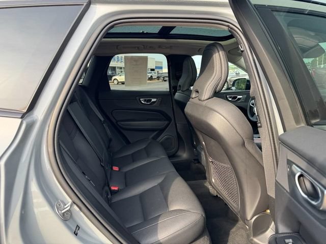 Used 2024 Volvo XC60 B5 Plus AWD/4WD image 10