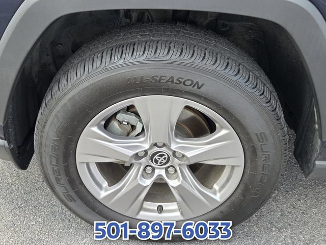 Used 2022 Toyota RAV4 XLE AWD/4WD image 16
