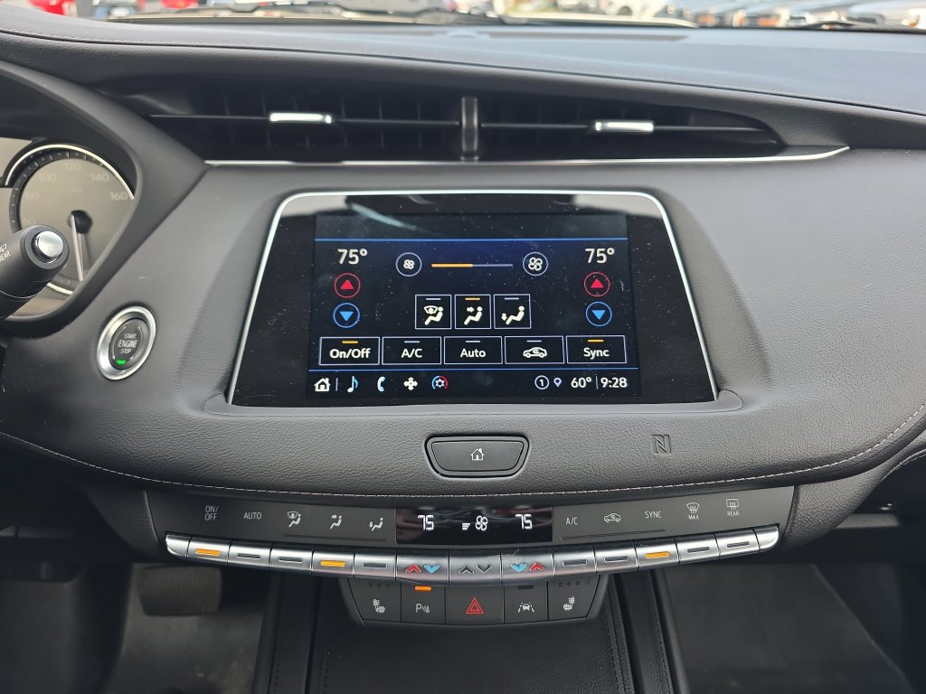 Used 2021 Cadillac XT4 Luxury w/ Cold Weather Package AWD/4WD image 32