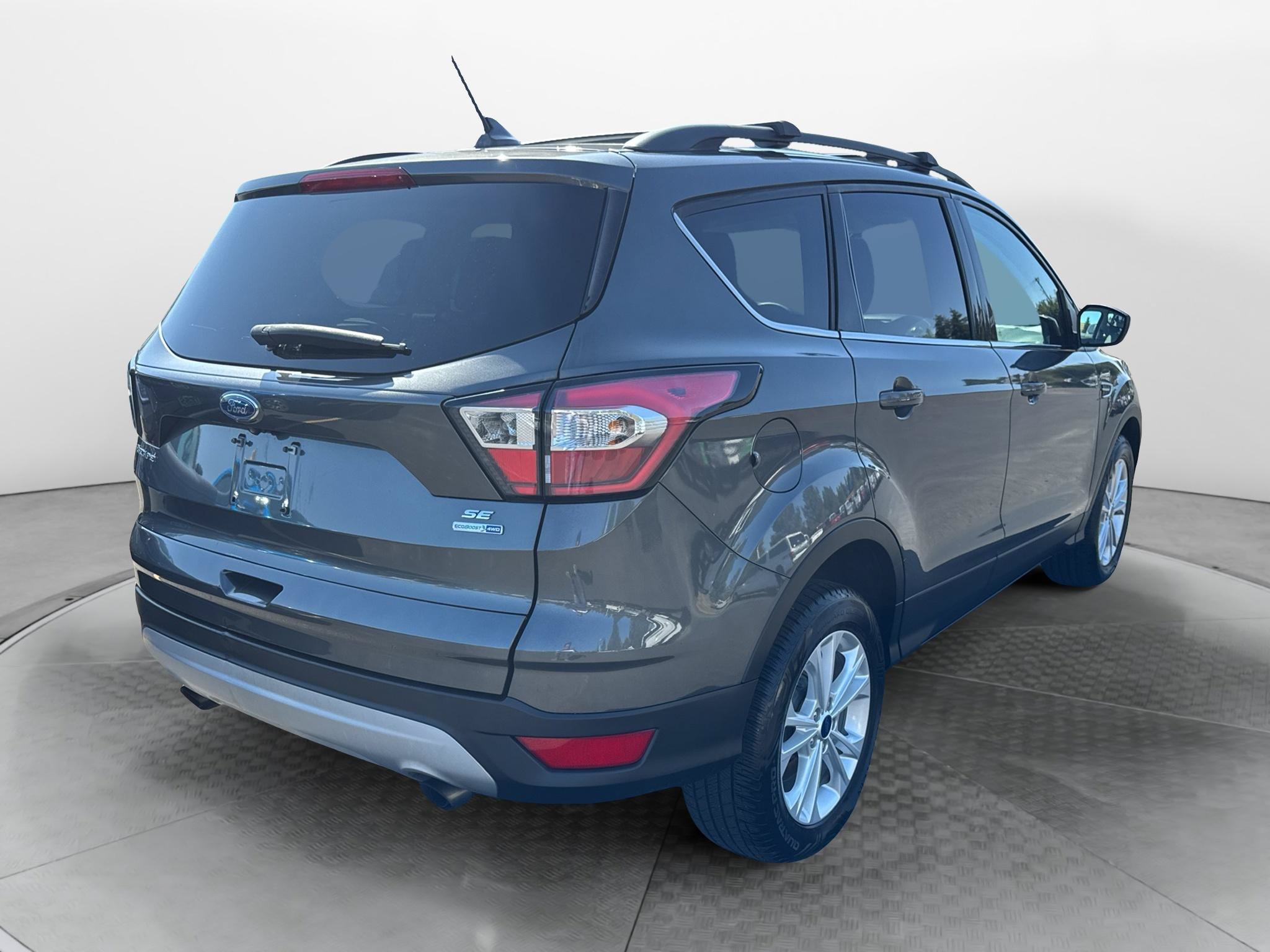 Certified 2018 Ford Escape SE w/ SE Sync 3 Package AWD/4WD image 6