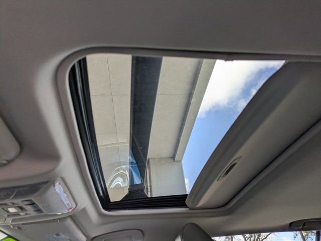 Used 2022 Toyota RAV4 XLE Premium image 5