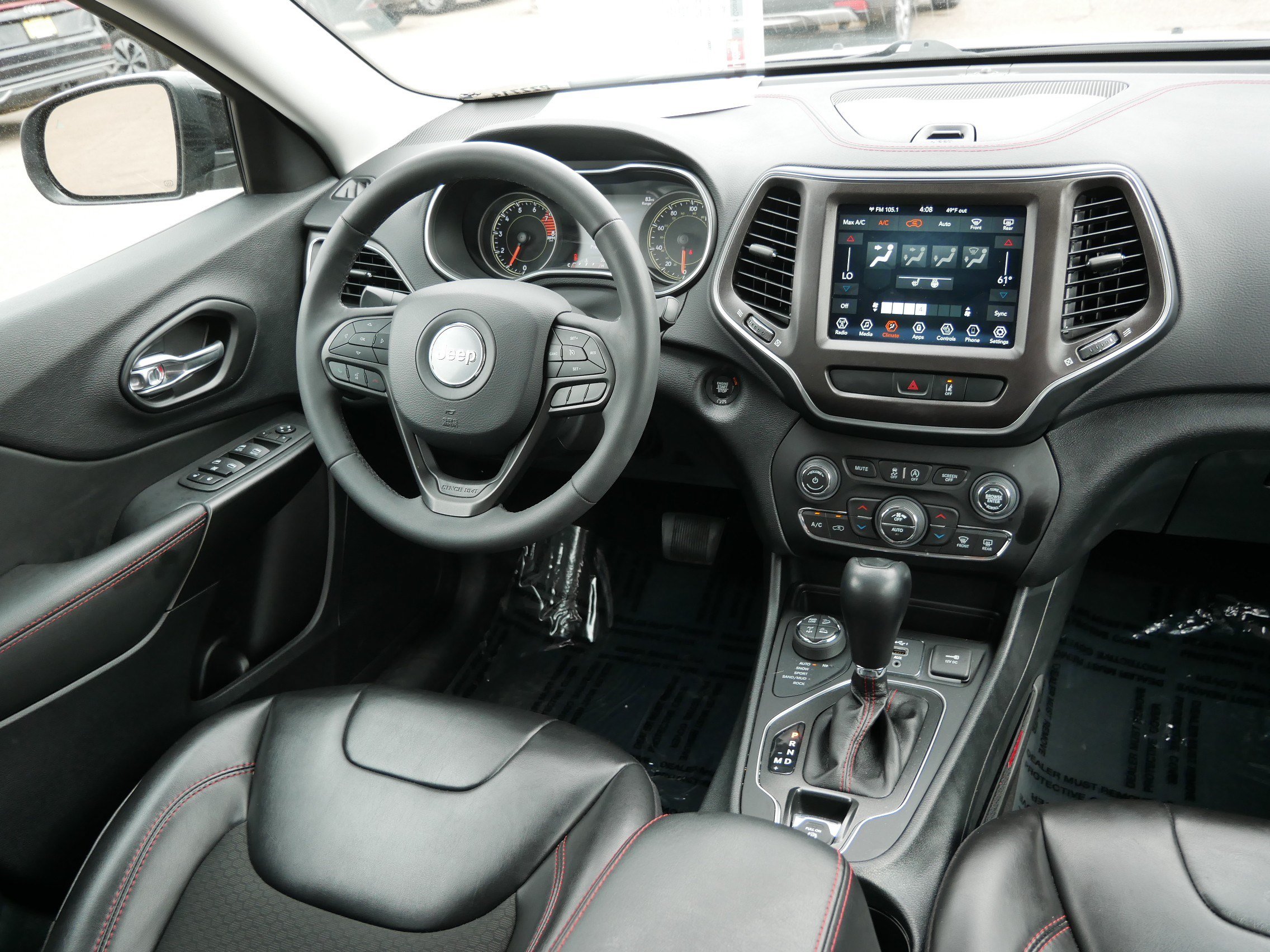 Used 2022 Jeep Cherokee Trailhawk w/ Comfort/Convenience Group AWD/4WD image 9