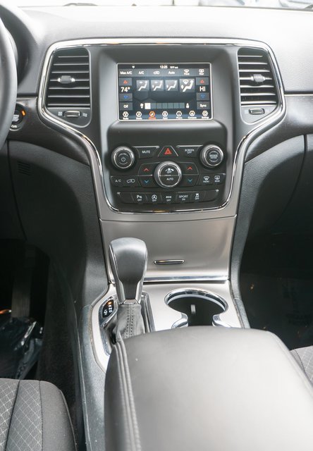 Used 2018 Jeep Grand Cherokee Laredo AWD/4WD image 15