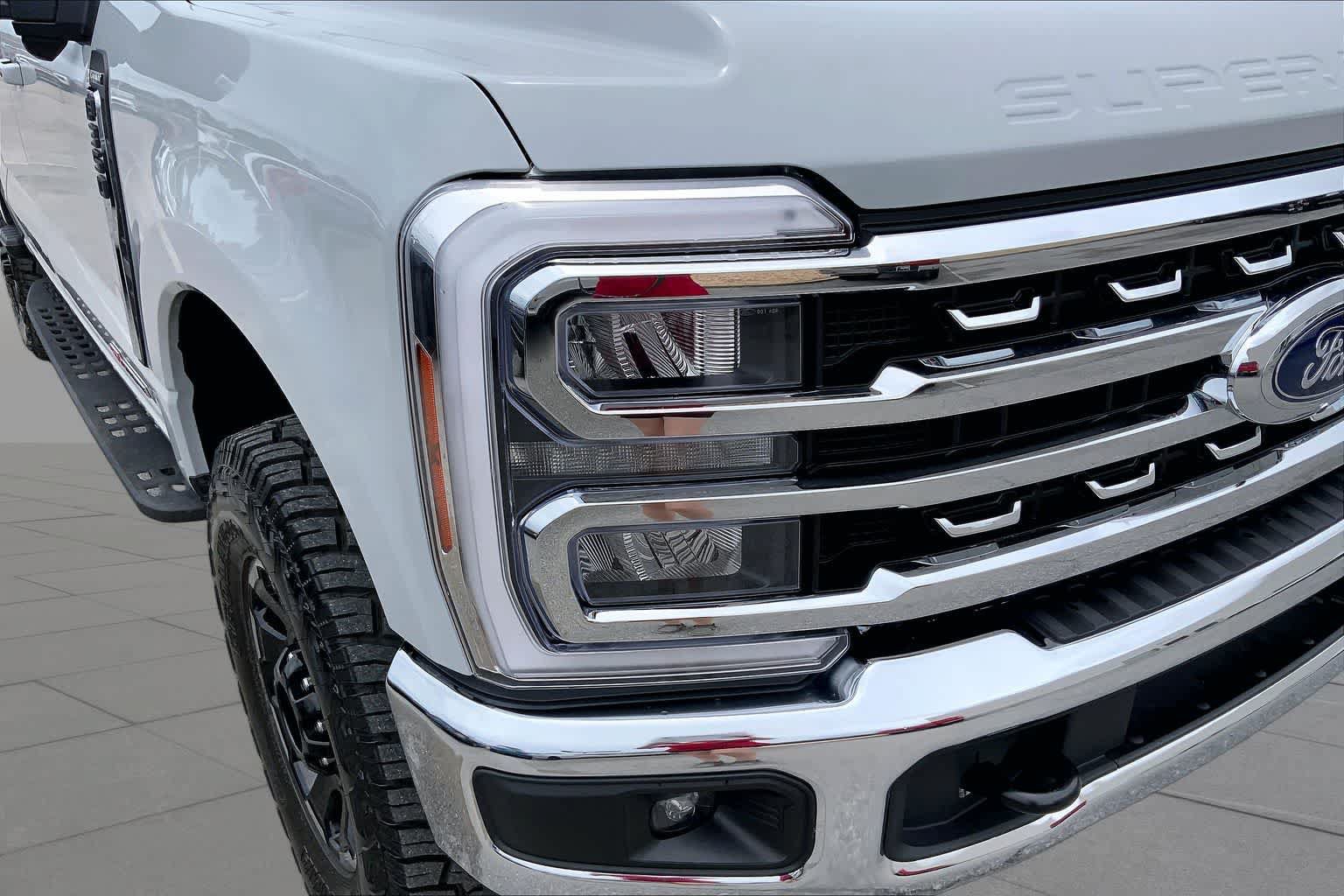 Certified 2025 Ford F350 Lariat w/ Tremor Off-Road Package AWD/4WD image 27