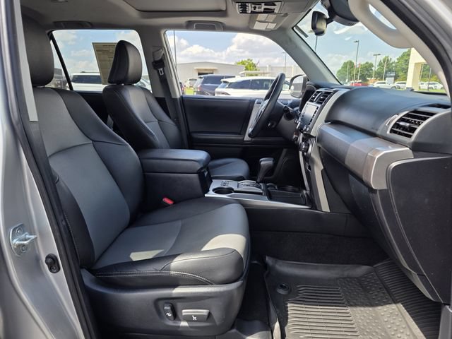 Used 2020 Toyota 4Runner SR5 Premium w/ Moonroof Package RWD image 28