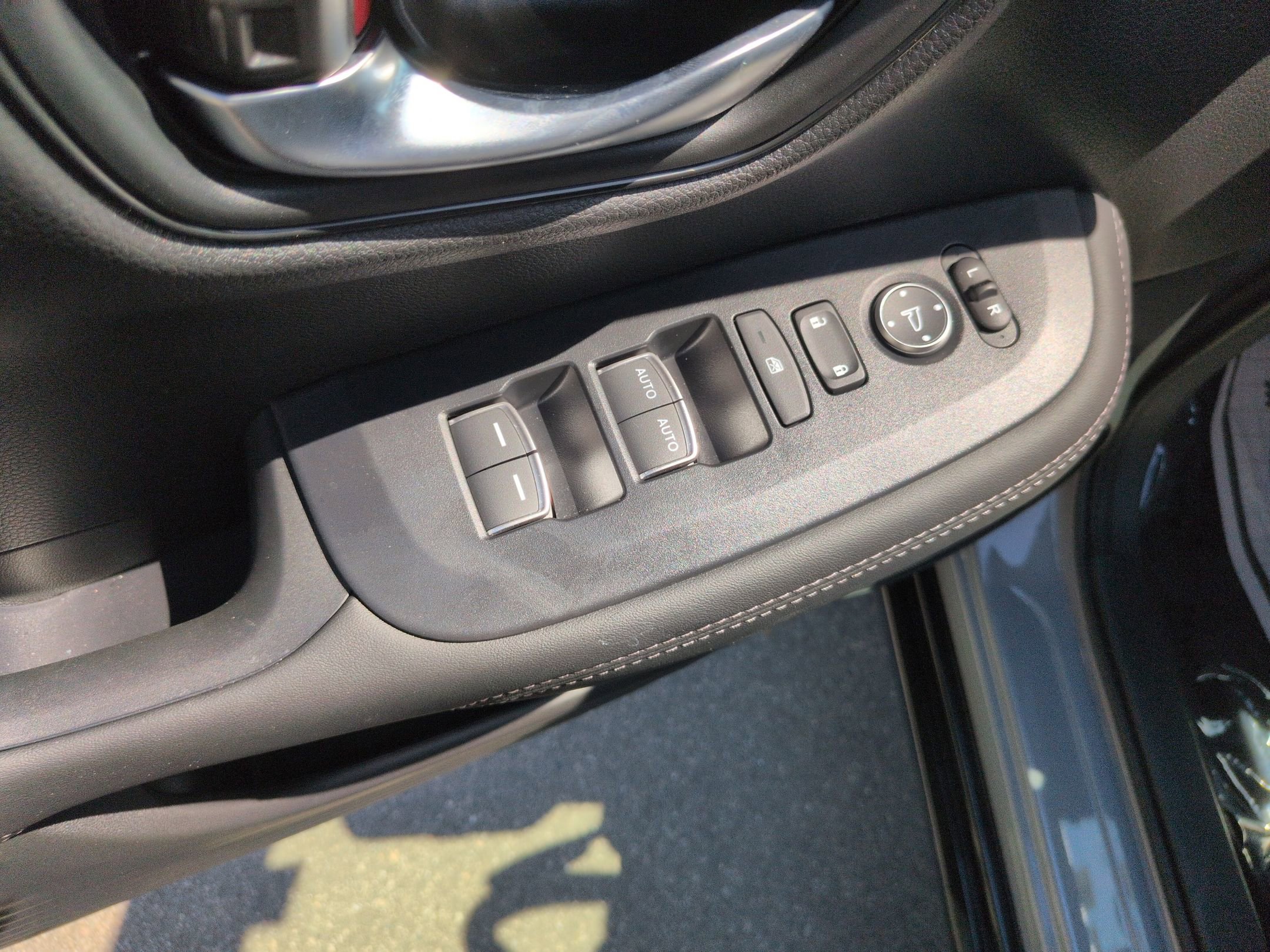 Used 2026 Honda HR-V EX-L image 14