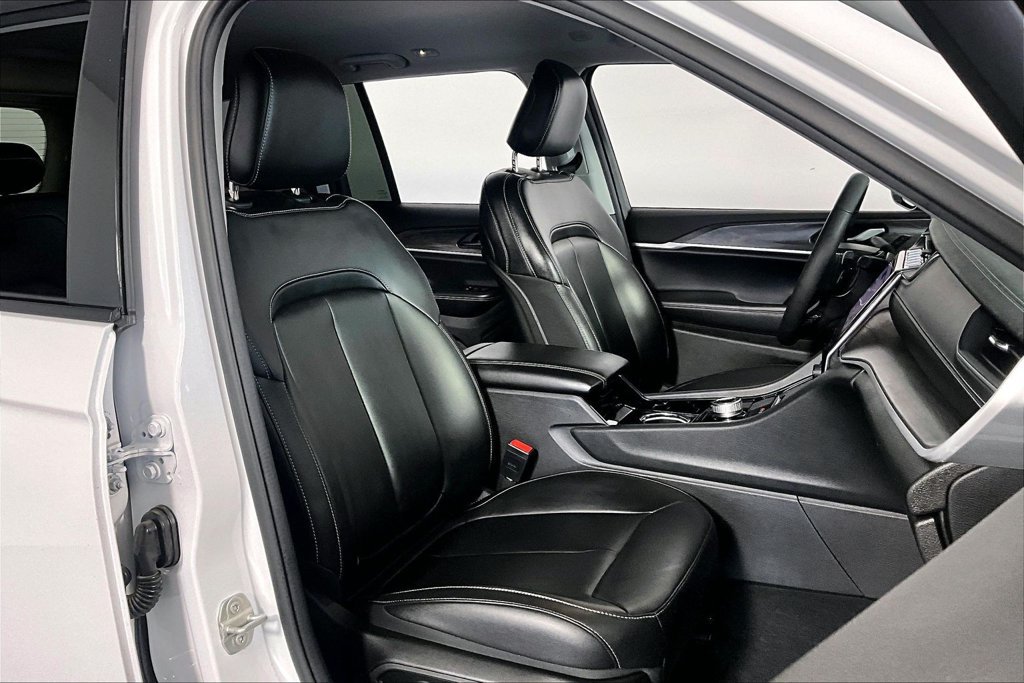 Used 2023 Jeep Grand Cherokee Limited RWD image 7