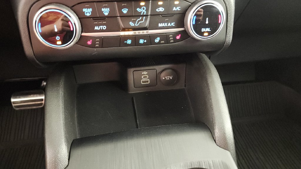 Certified 2024 Ford Escape ST-Line AWD/4WD image 17