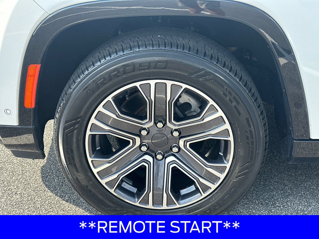 Used 2024 Jeep Wagoneer L Series II w/ Flexible Seating Group RWD image 11