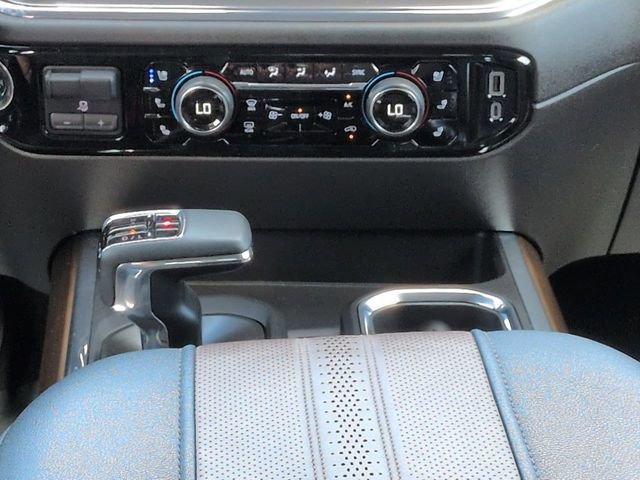 Used 2024 Chevrolet Silverado 1500 High Country w/ Technology Package image 19