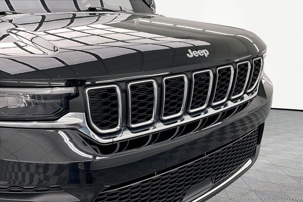 Used 2025 Jeep Grand Cherokee Laredo X AWD/4WD image 28