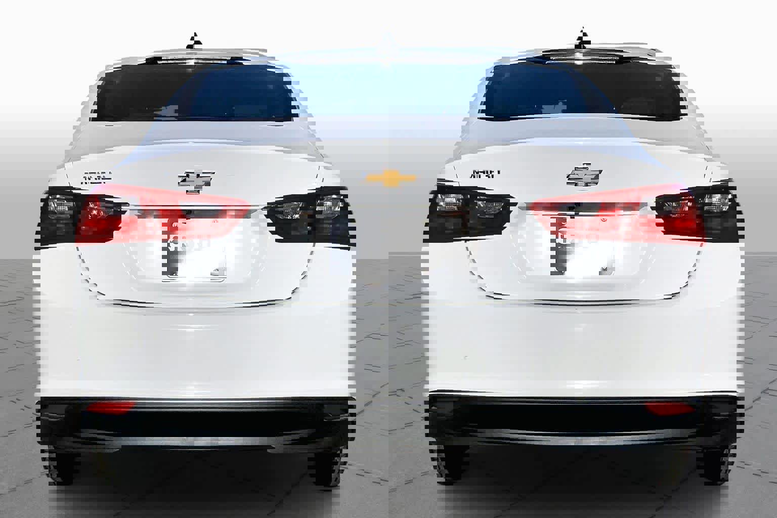 Used 2024 Chevrolet Malibu LS image 2