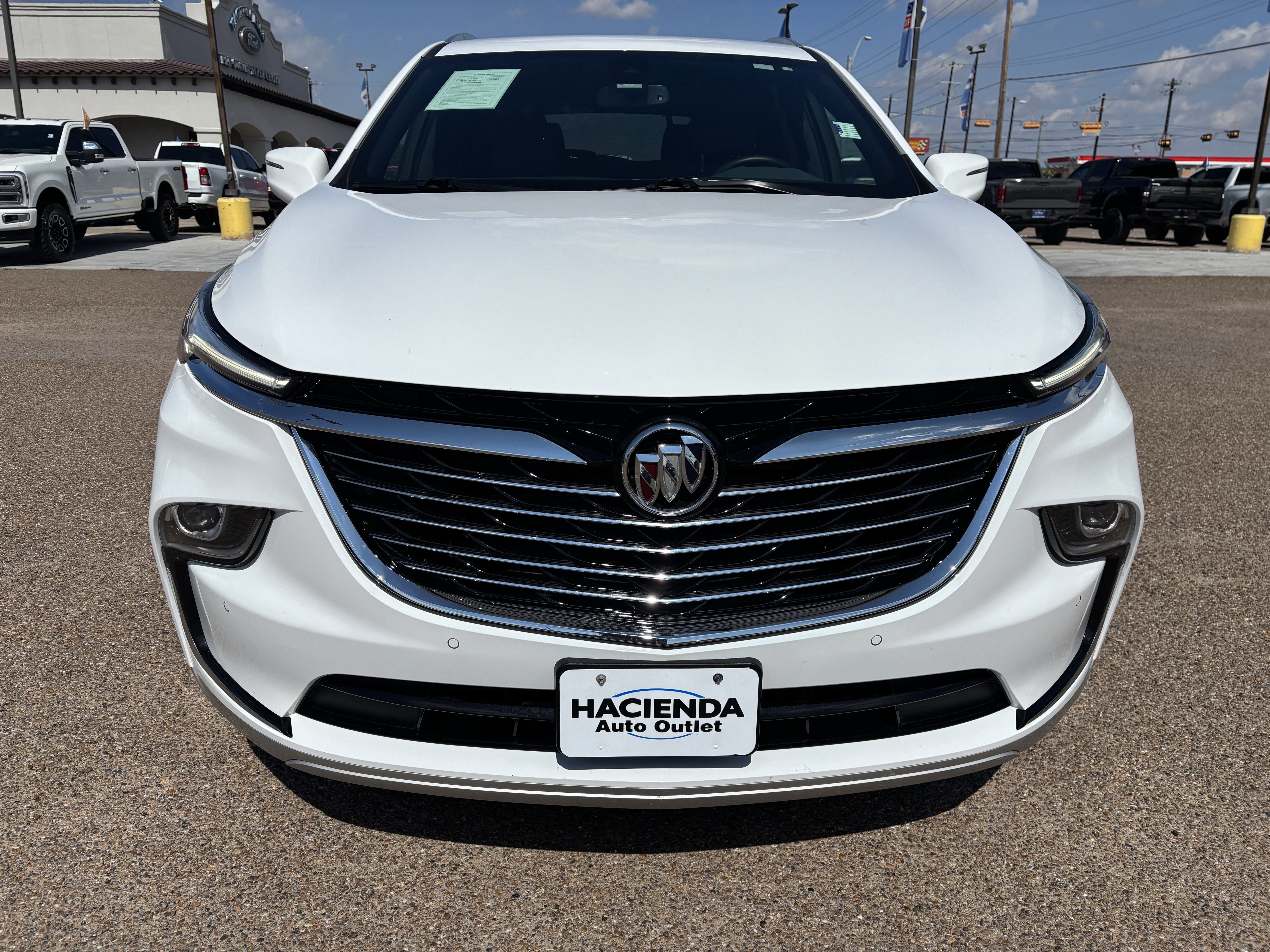 Used 2023 Buick Enclave Essence image 7