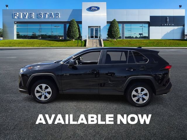 Used 2022 Toyota RAV4 LE FWD image 4