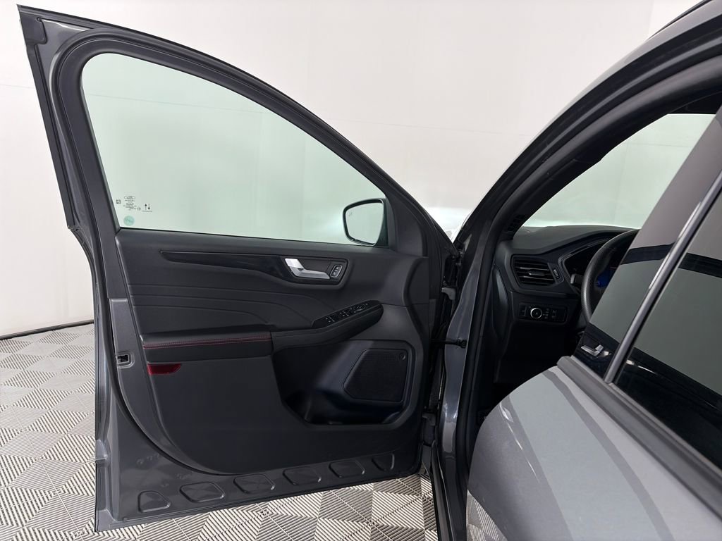 Certified 2025 Ford Escape ST-Line Select image 10