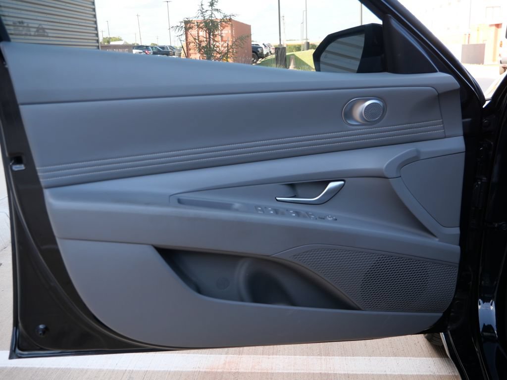 Used 2025 Hyundai Elantra SEL FWD image 14