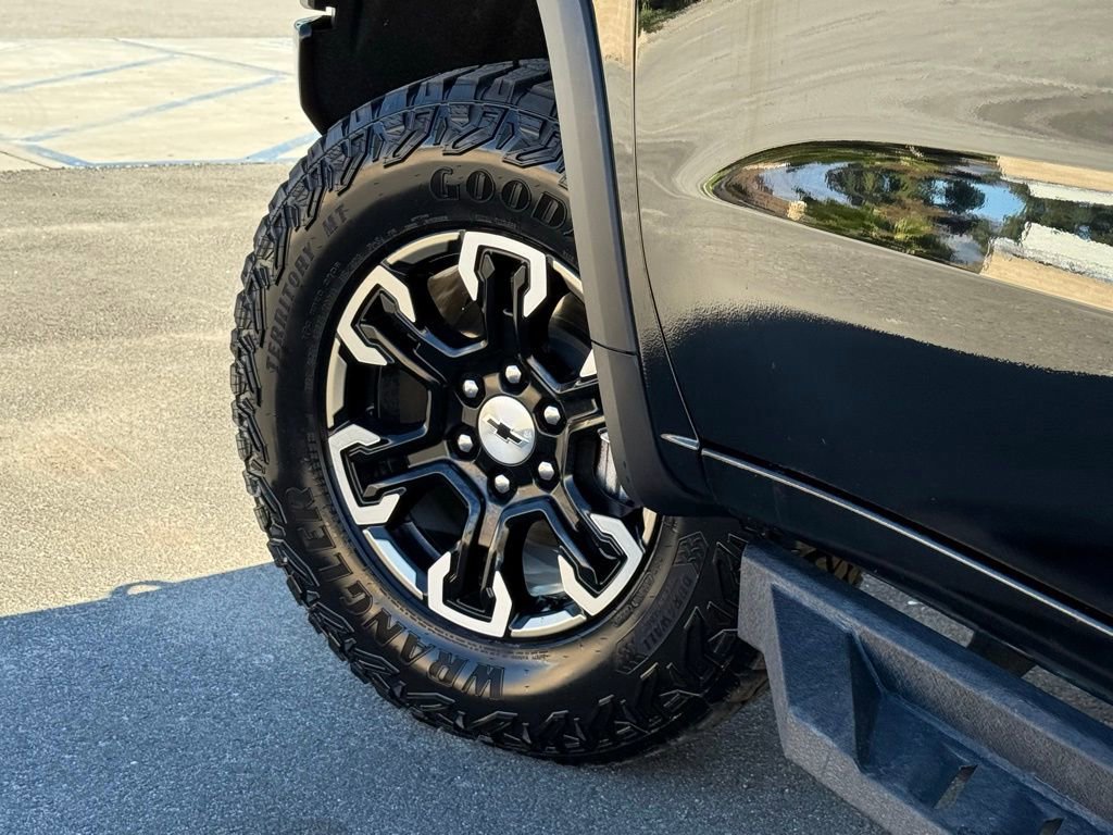 Used 2024 Chevrolet Silverado 1500 ZR2 w/ Technology Package image 18