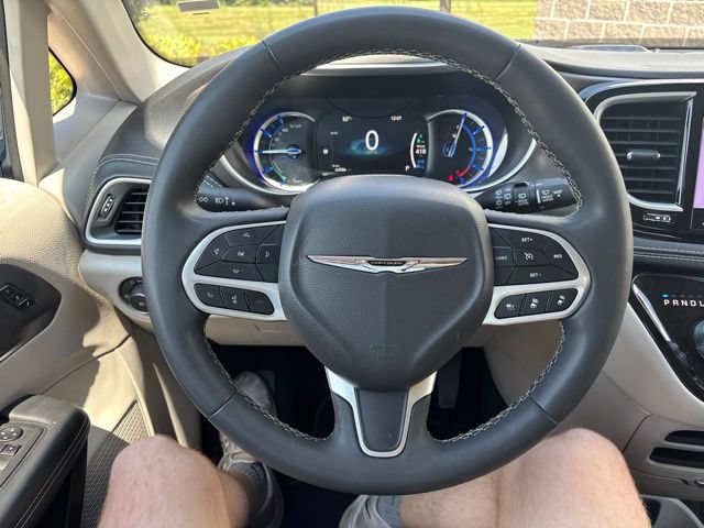 Used 2024 Chrysler Pacifica Limited FWD image 16