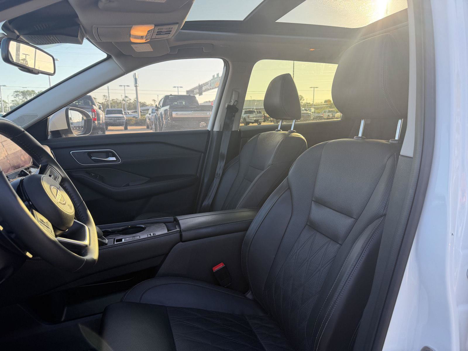 Used 2024 Nissan Rogue Platinum FWD image 2