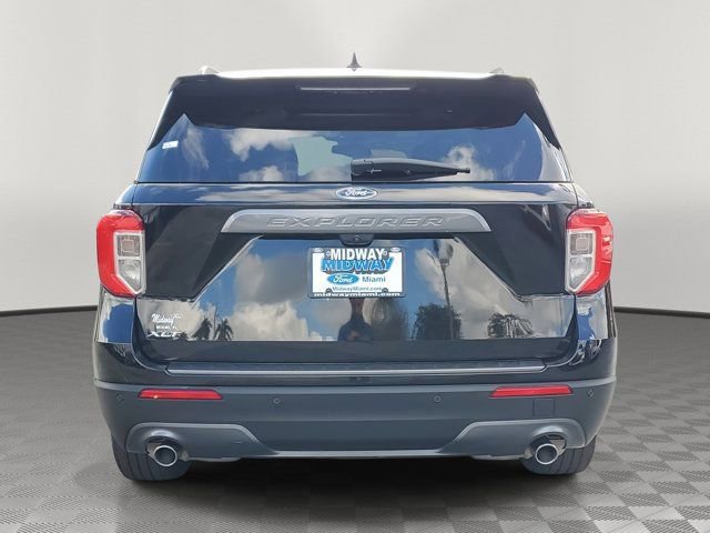 Certified 2021 Ford Explorer XLT w/ Equipment Group 202A image 3