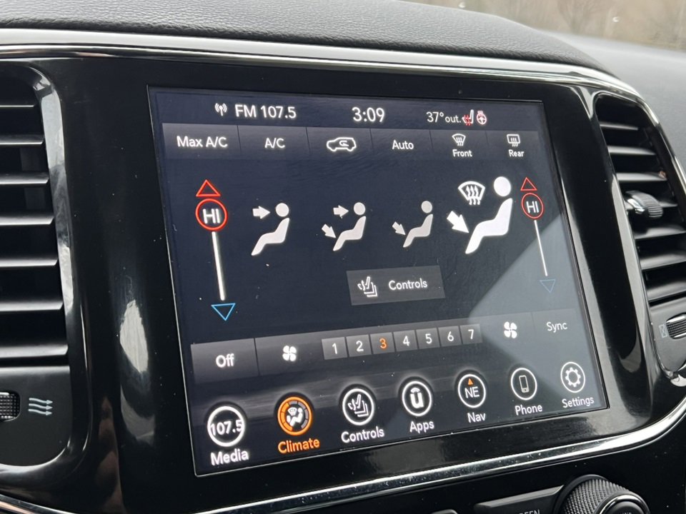 Used 2022 Jeep Grand Cherokee Laredo X image 21