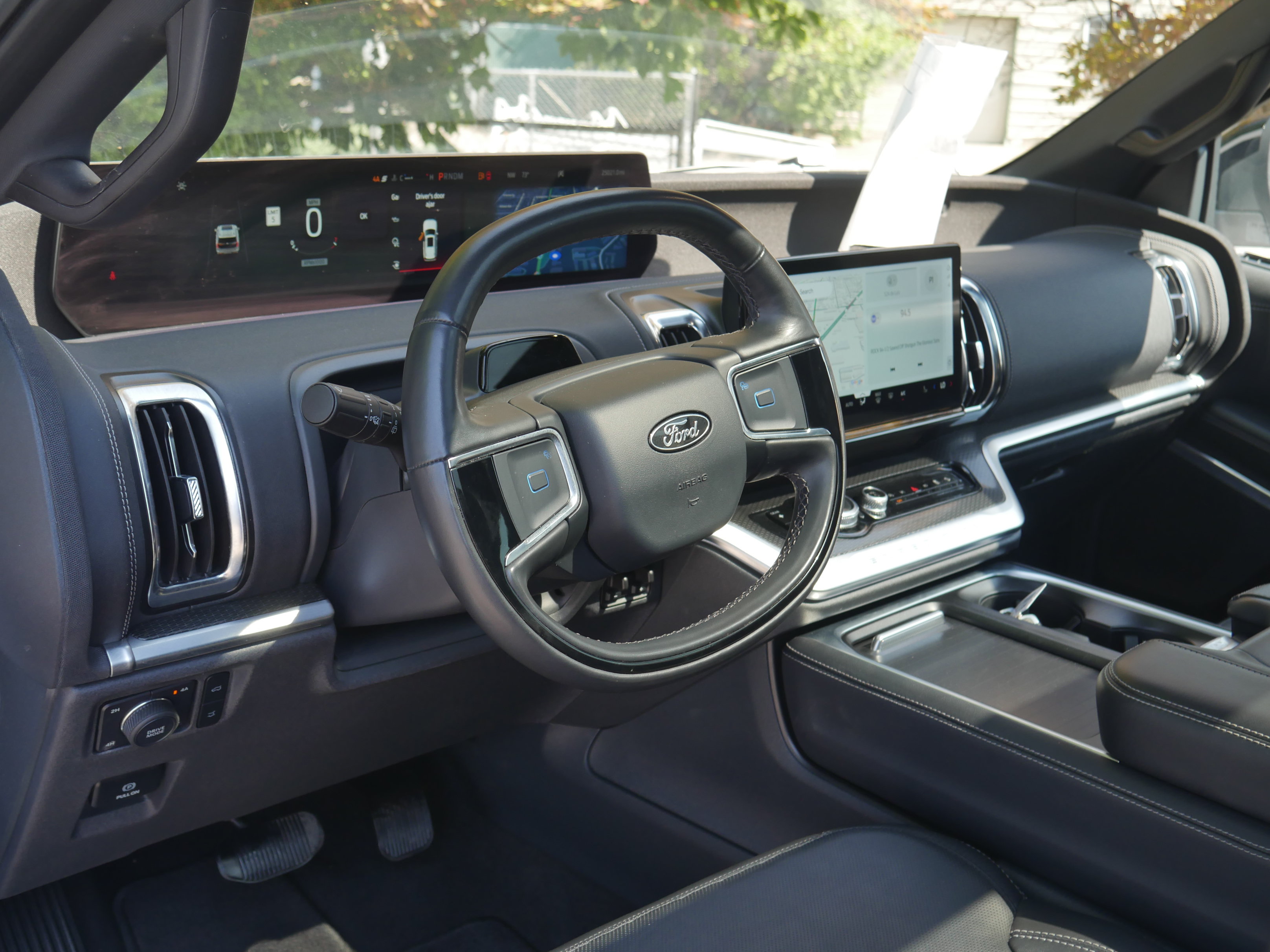 Certified 2025 Ford Expedition Max Platinum w/ Stealth Appearance Package AWD/4WD image 4