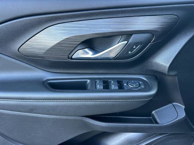 Used 2024 GMC Terrain SLE image 10