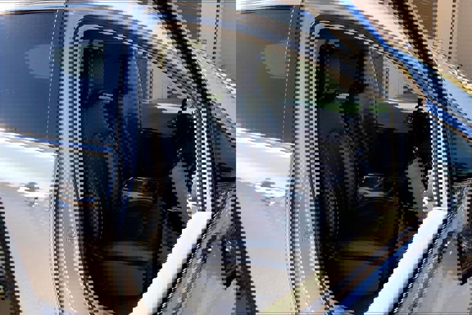 Used 2024 Chrysler Pacifica Touring-L image 11